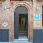 Grand Luxe Hostel